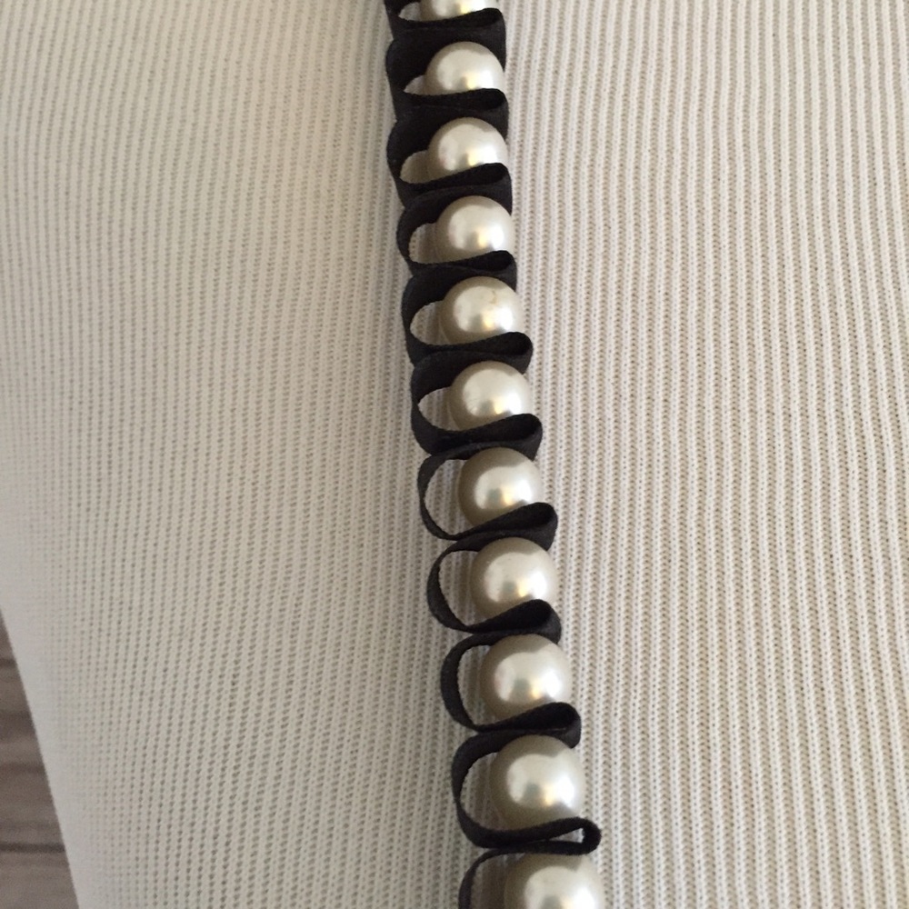 Pearls and Ribbon - Picture 2 of 3